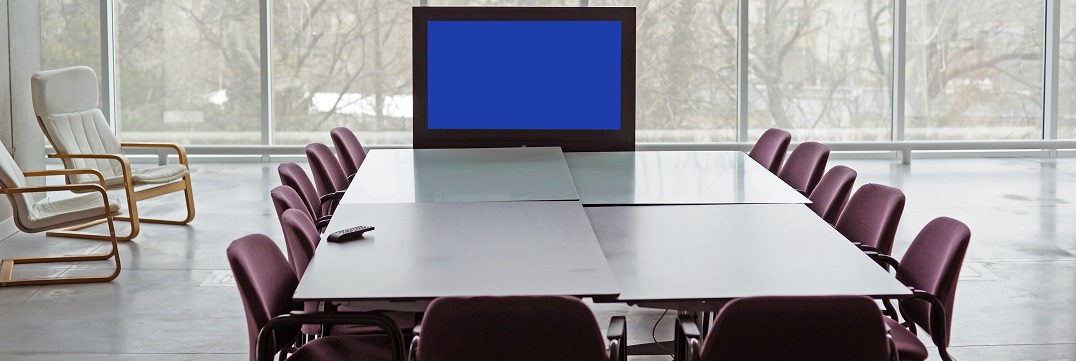 Come pulire vetri ufficio senza lasciare aloni Pulizia vetri senza aloni